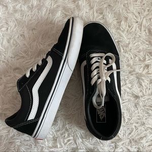 women’s black vans